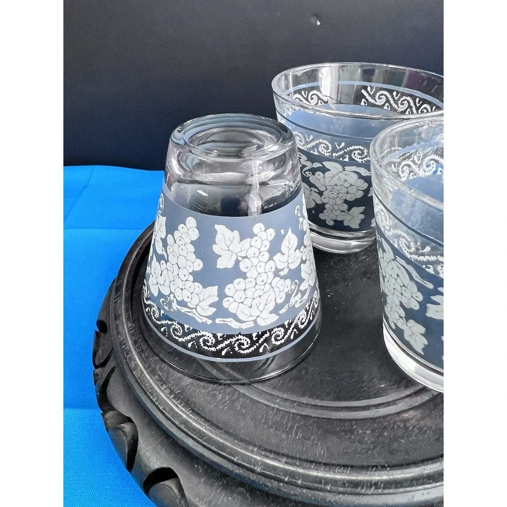 SET OF 3 WEDGEWOOD HAZEL ATLAS 2OZ ‎ GRAPES BLUE AND WHITE SHOT GLASSES (114)